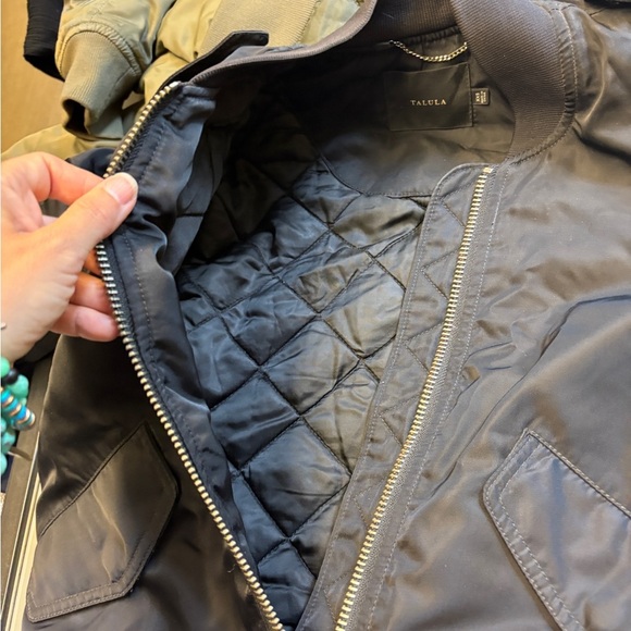 Aritzia Talula Black cropped Chic women’s Whitby Bomber Flight Jacket size XXS - Picture 10 of 10